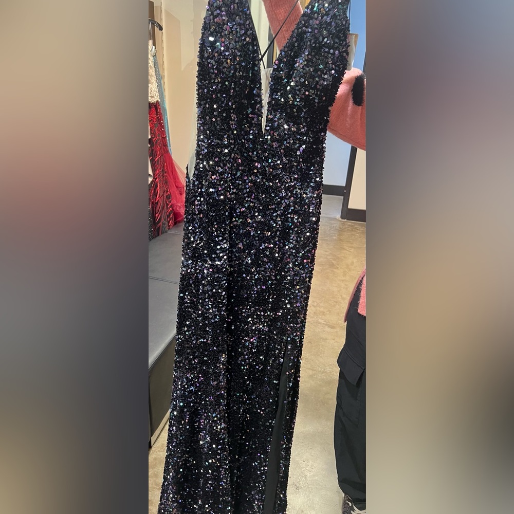 Long sequin formal dress. Black/purple